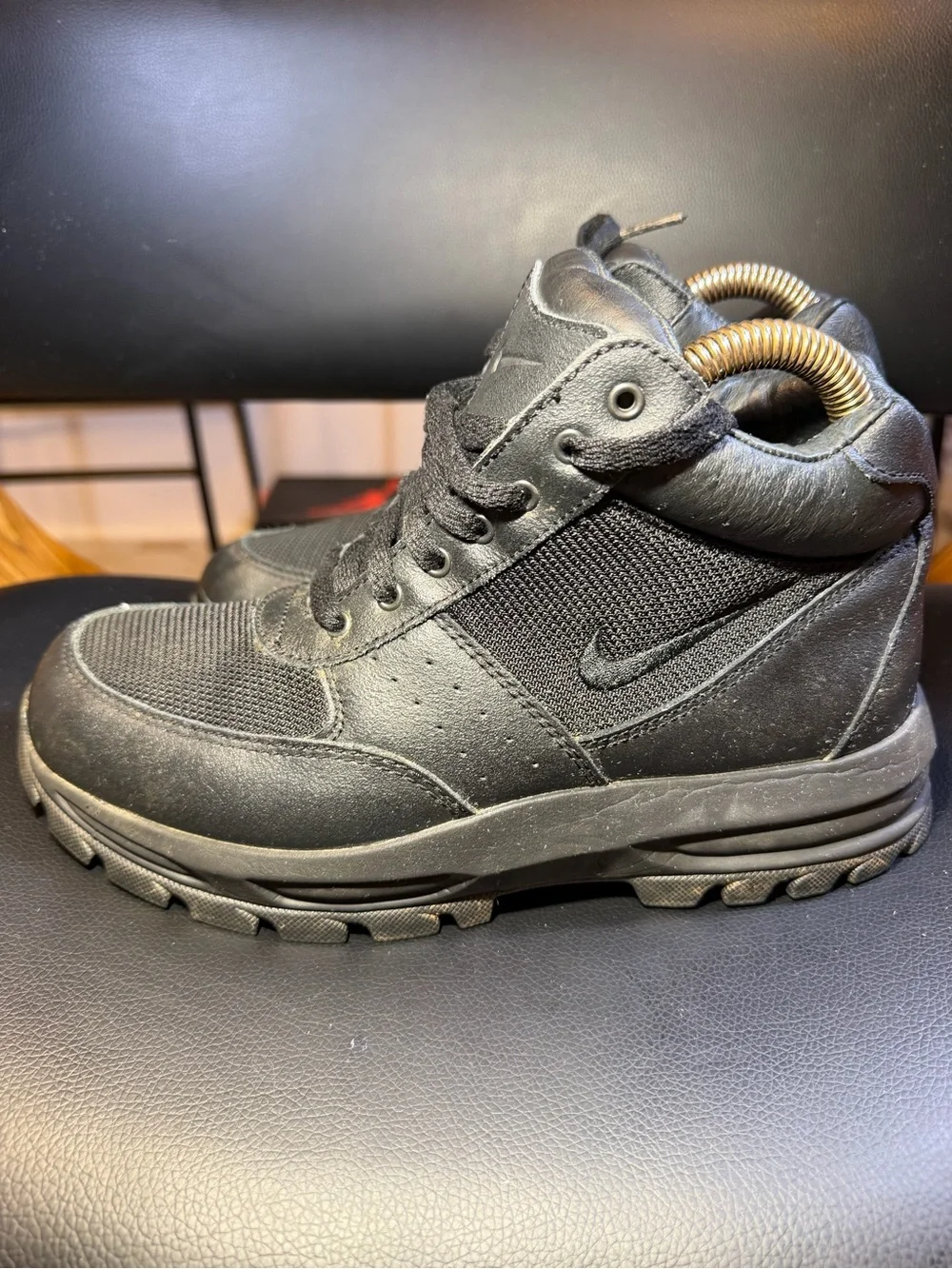 Nike Go Away 375509-001 Black BOOT youth Size 7Y